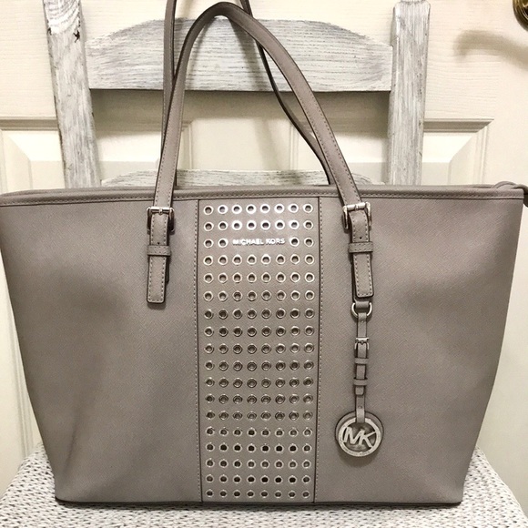 Michael Kors Jet Set Grommet Leather Tote - Picture 3 of 16